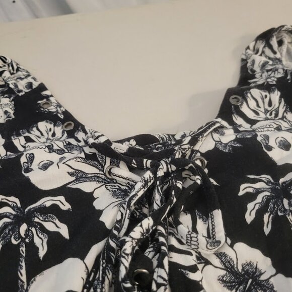 Torrid Love Sick Romper size 4x PLUS - Picture 3 of 7